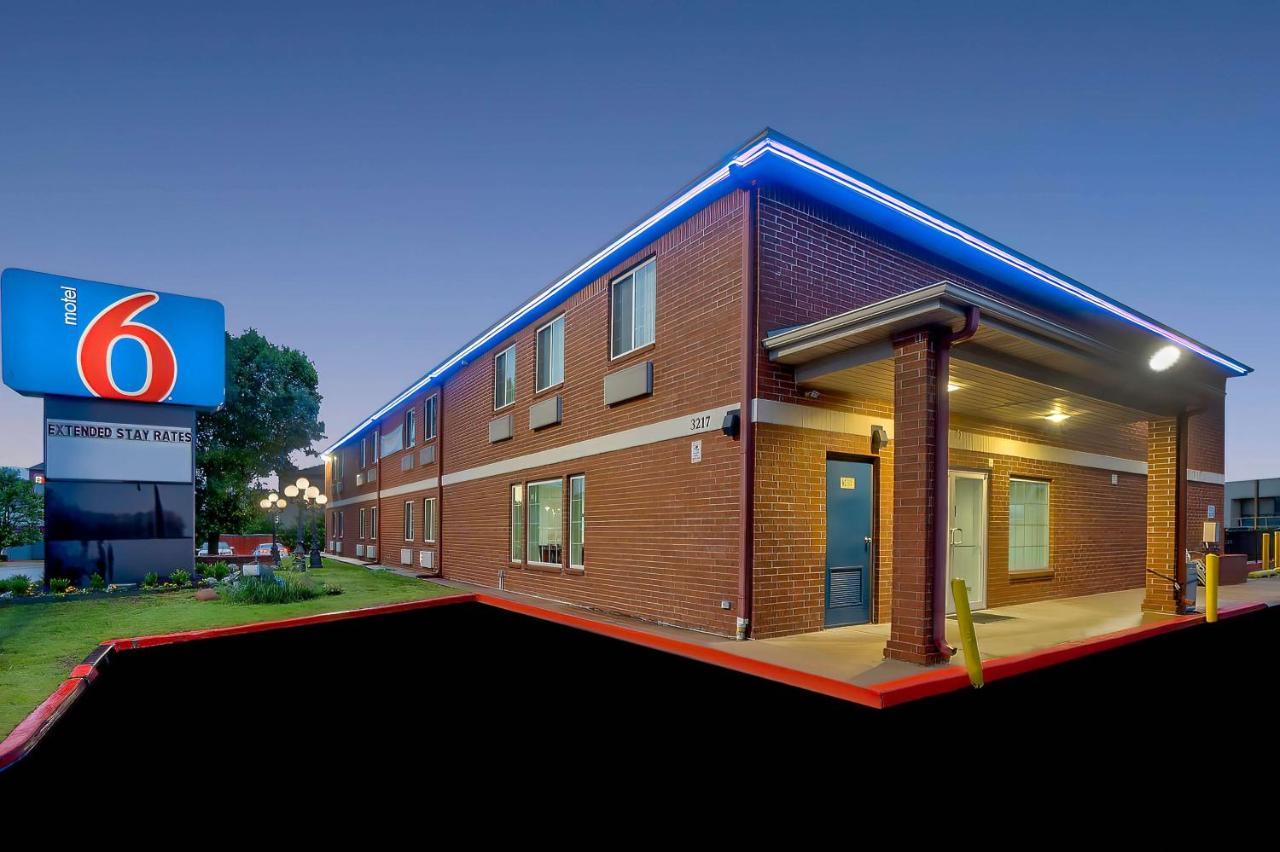 Motel 6 Tulsa, Ok - Central Eksteriør bilde
